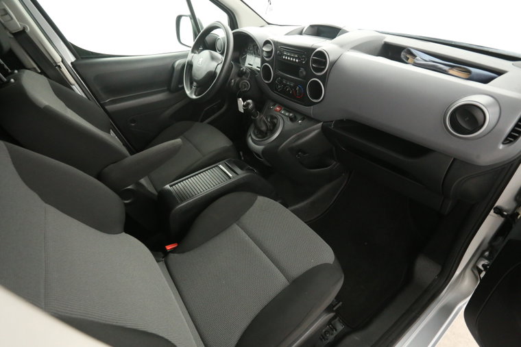 Vehicle Image 21