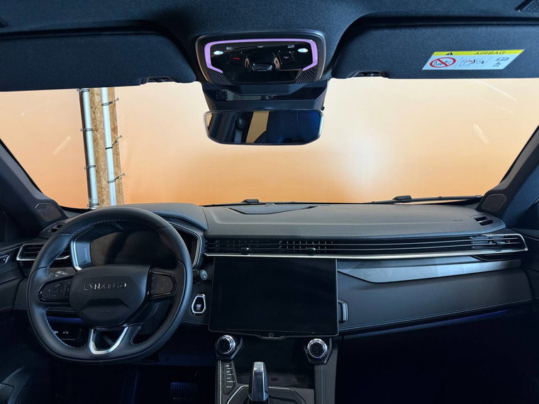 Vehicle Image 12