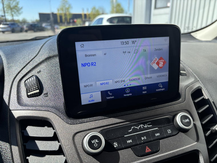 Vehicle Image 32