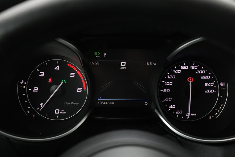 Vehicle Image 32