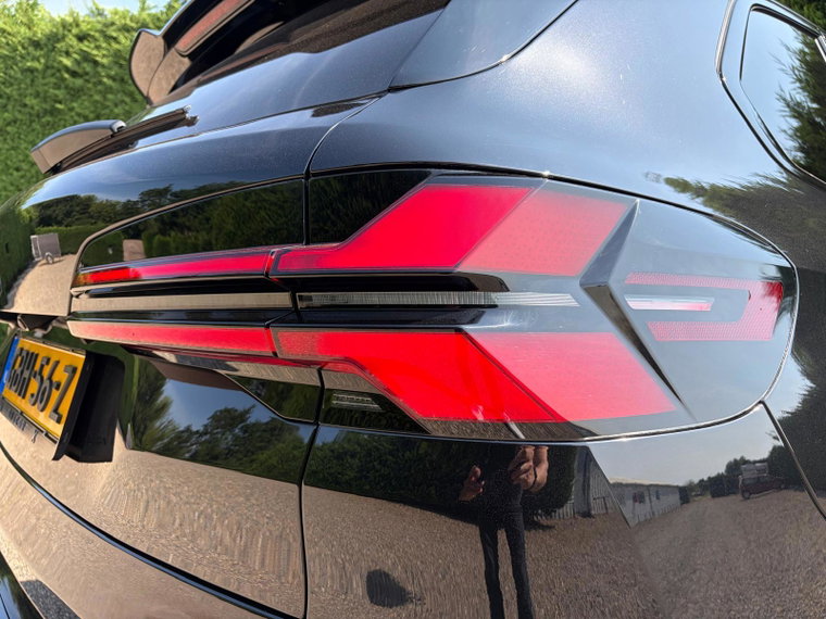 Vehicle Image 25