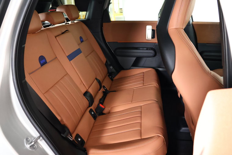 Vehicle Image 16
