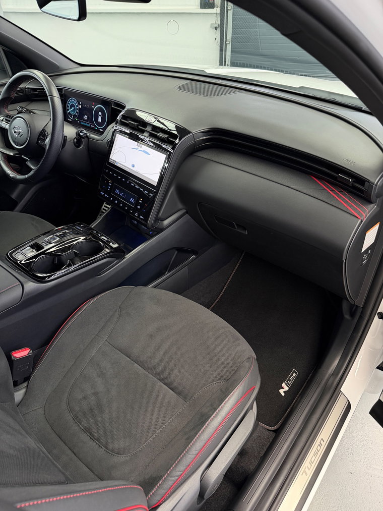 Vehicle Image 32
