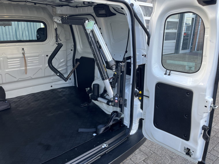 Vehicle Image 17