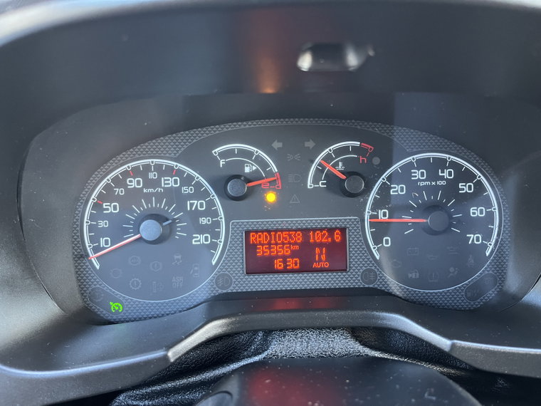 Vehicle Image 32
