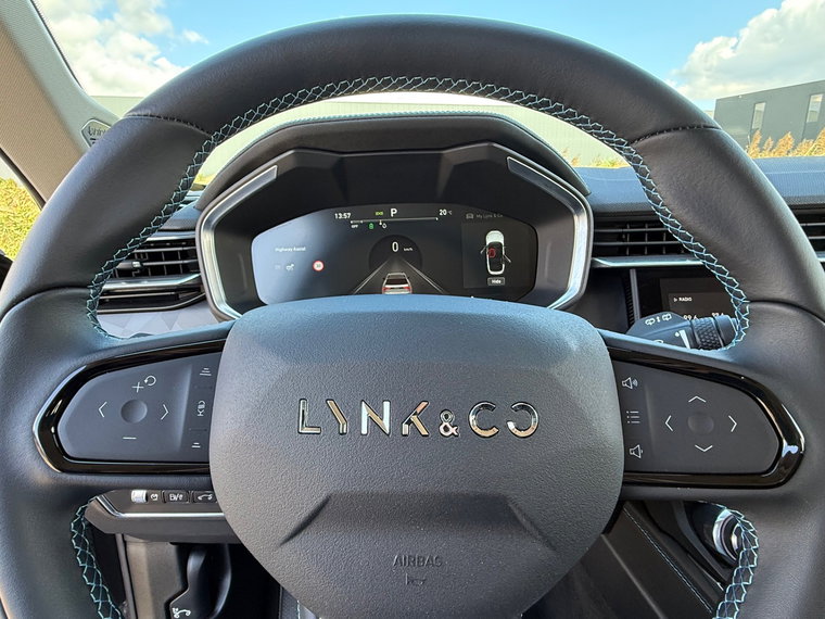 Vehicle Image 25