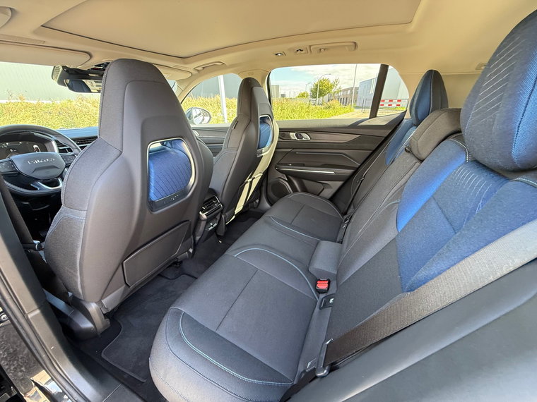 Vehicle Image 30