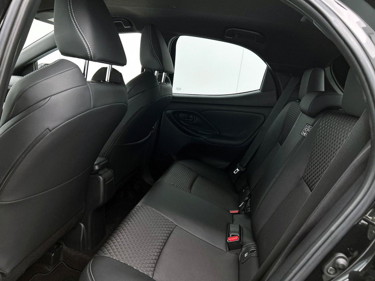 Vehicle Image 25