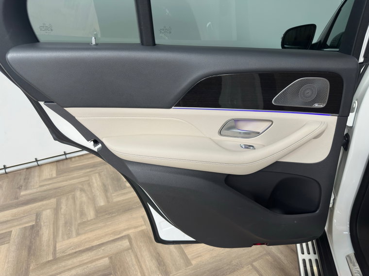 Vehicle Image 24