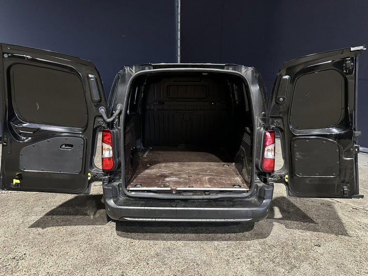 Vehicle Image 13