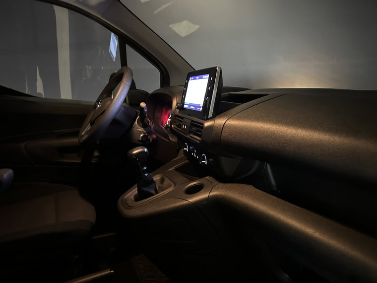 Vehicle Image 15