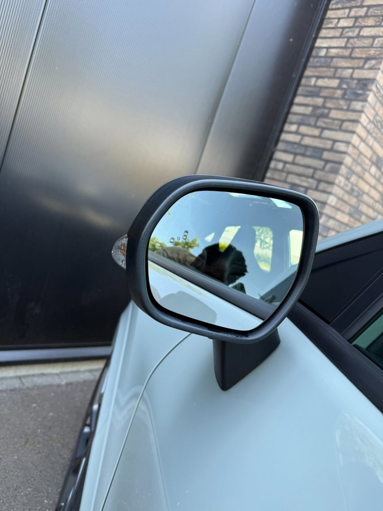 Vehicle Image 35