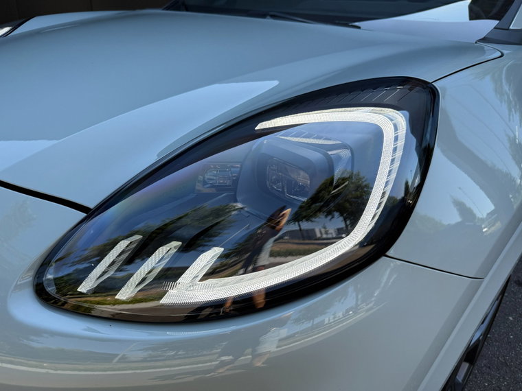 Vehicle Image 36