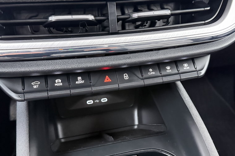 Vehicle Image 32