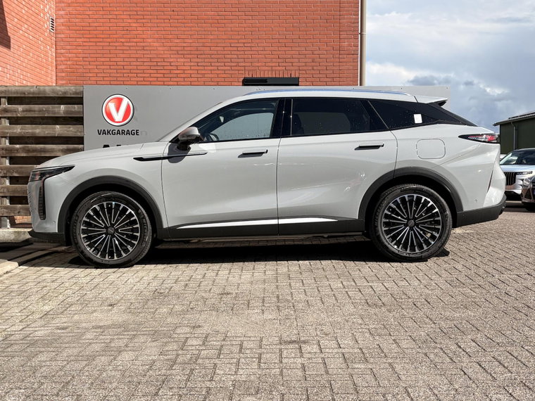 Vehicle Image 12