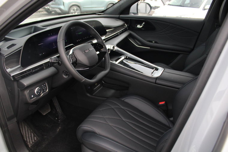 Vehicle Image 14