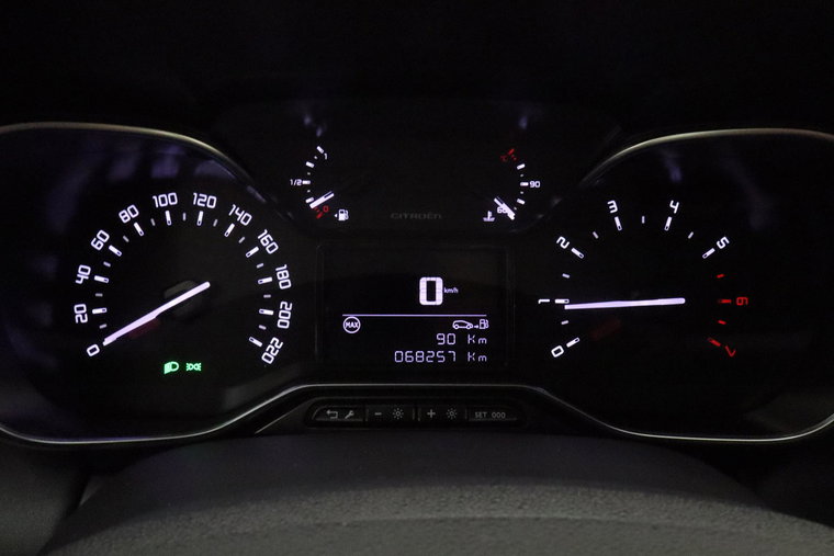 Vehicle Image 25