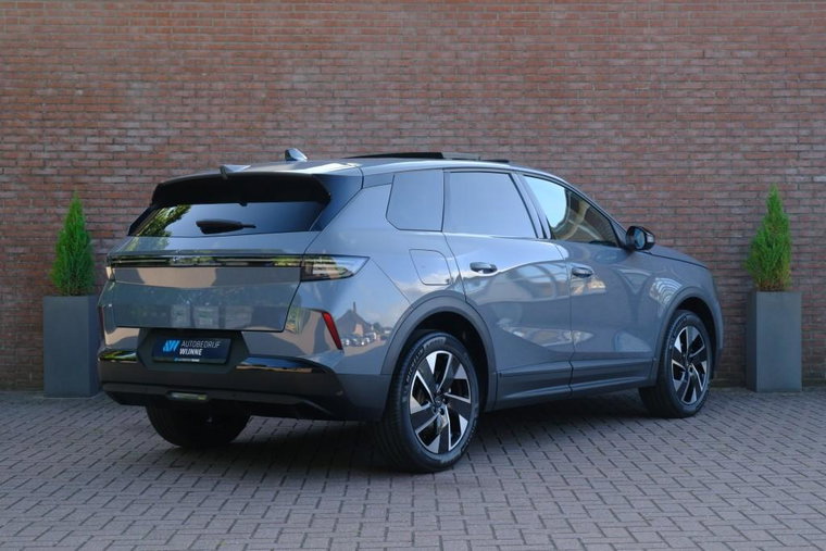 Vehicle Image 32