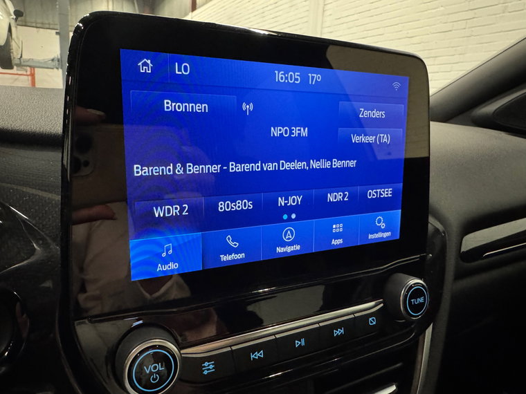 Vehicle Image 15