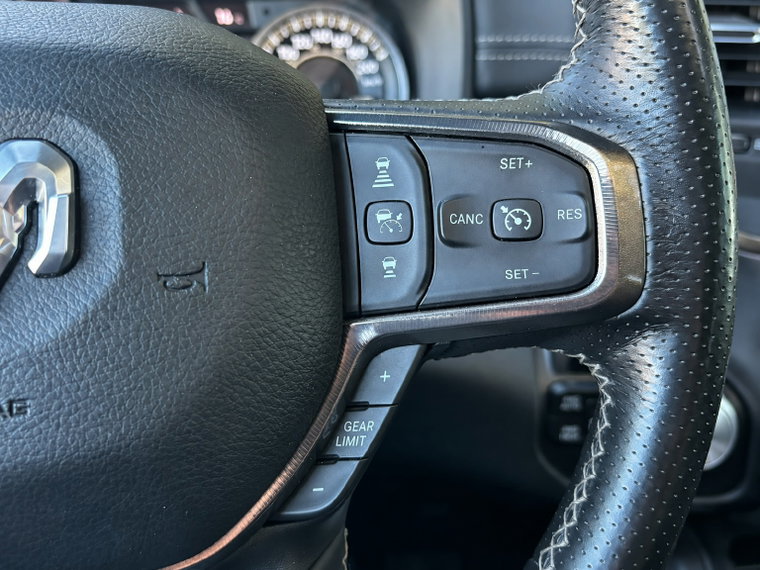 Vehicle Image 32