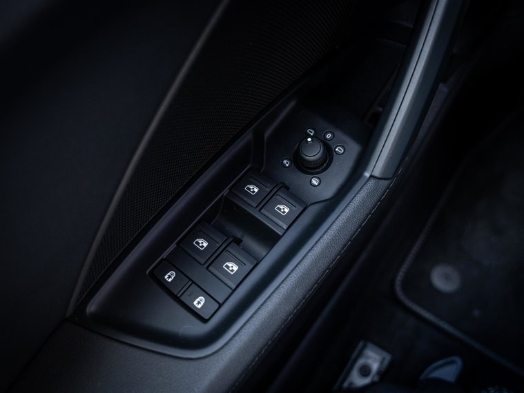 Vehicle Image 38