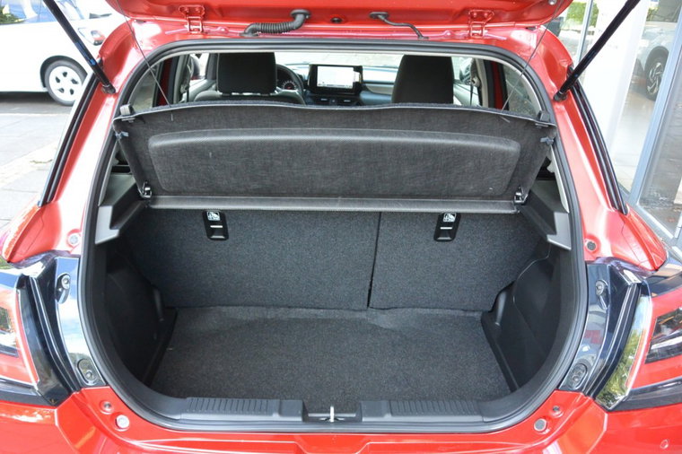 Vehicle Image 12