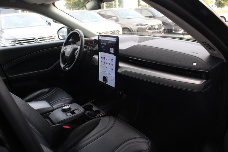 Vehicle Image 13