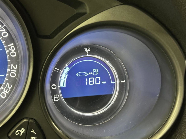 Vehicle Image 25