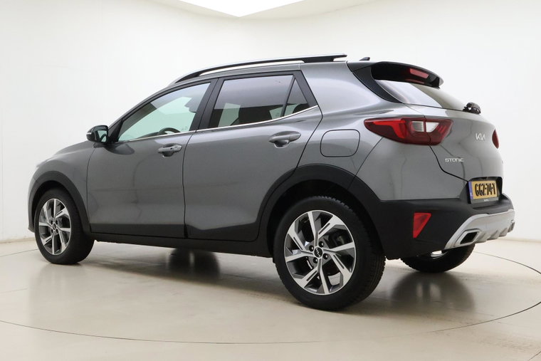 Vehicle Image 12