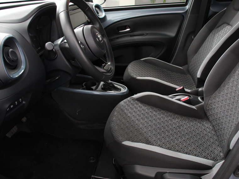 Vehicle Image 9