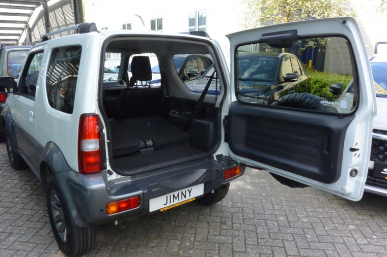 Vehicle Image 10