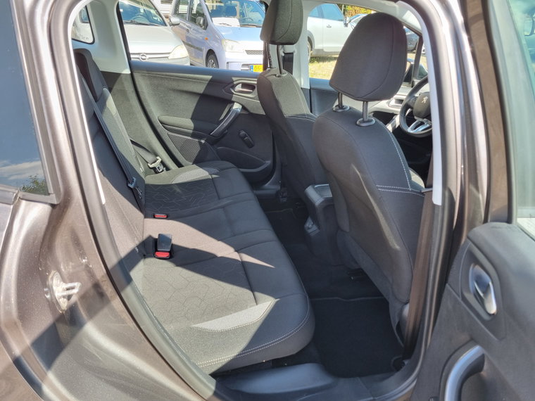Vehicle Image 13