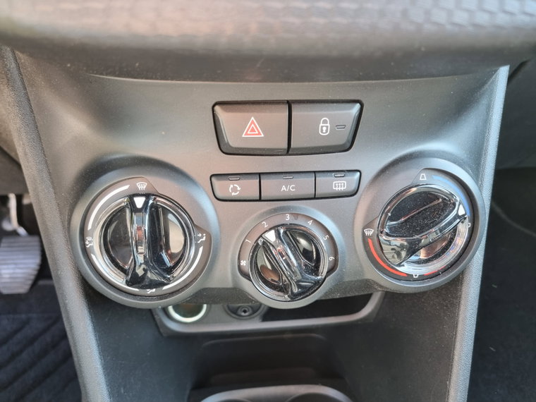 Vehicle Image 35