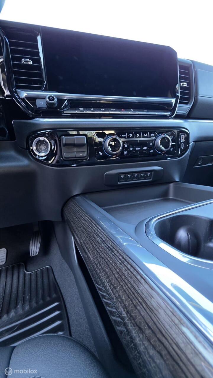 Vehicle Image 32