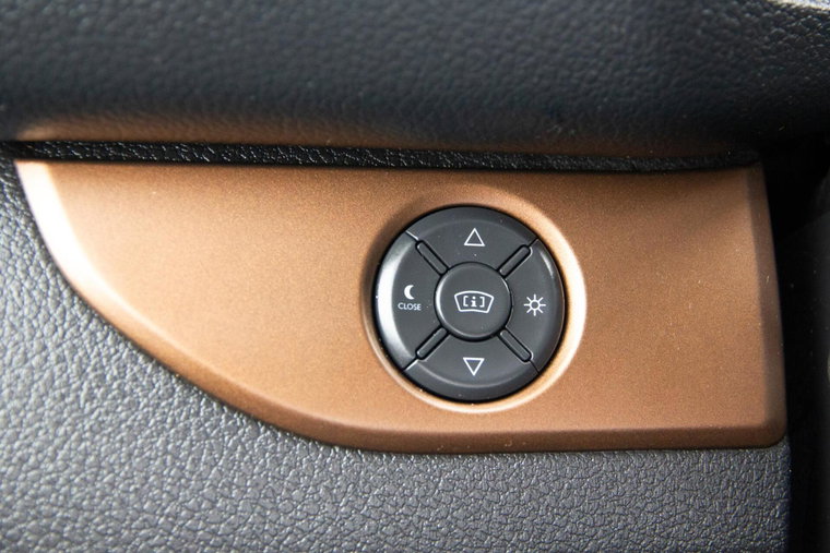 Vehicle Image 32