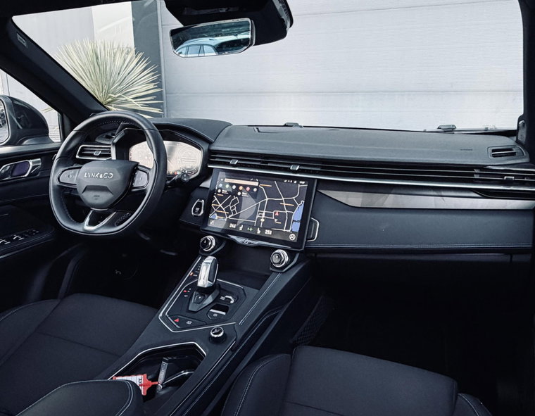 Vehicle Image 6
