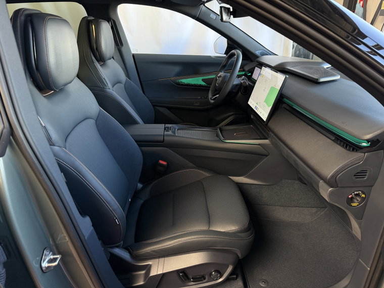 Vehicle Image 35