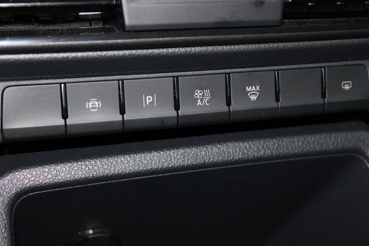 Vehicle Image 25