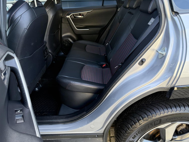 Vehicle Image 9