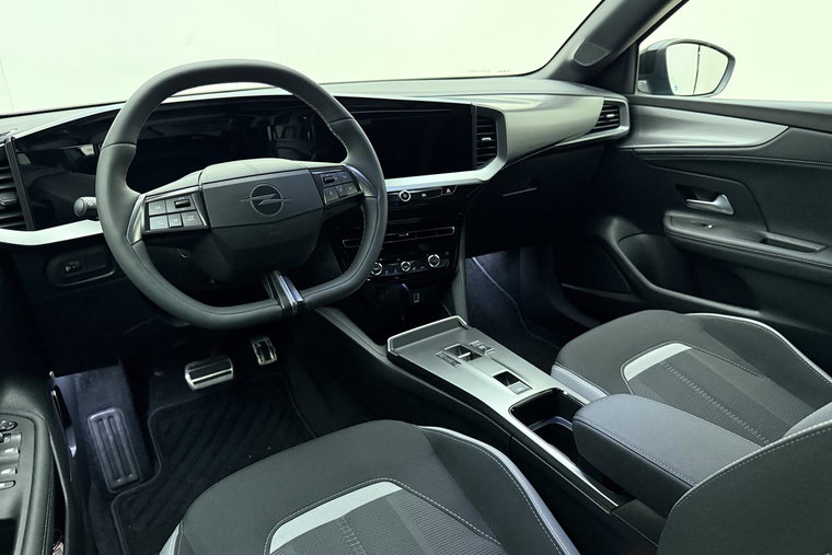 Vehicle Image 16