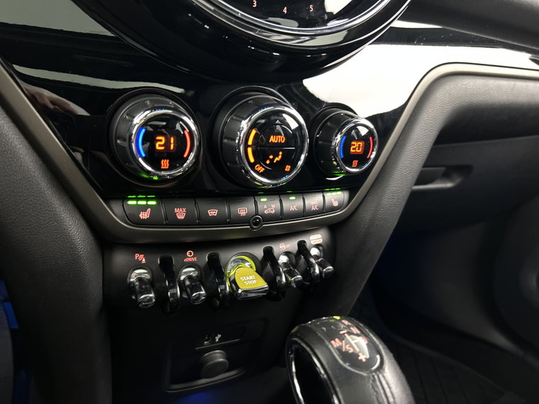 Vehicle Image 28