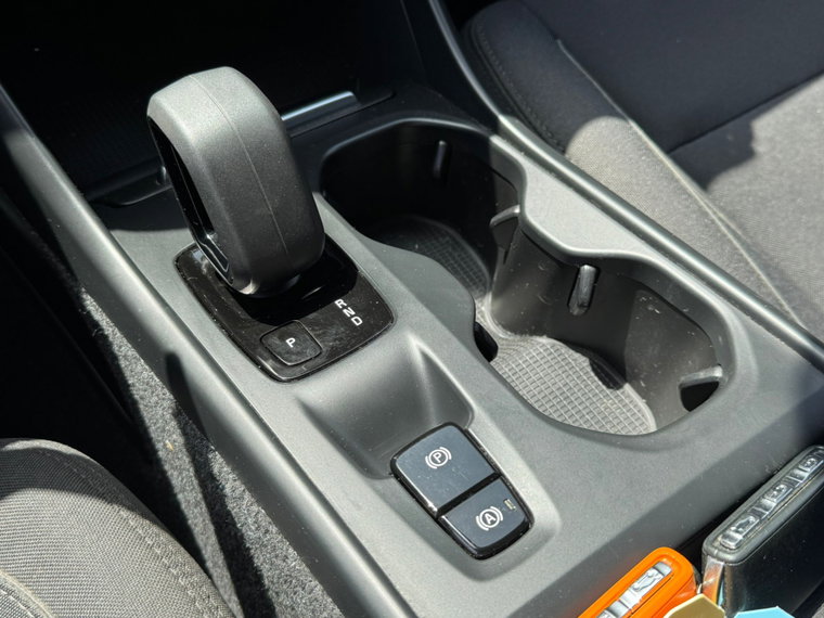 Vehicle Image 25