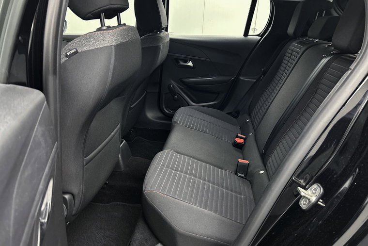 Vehicle Image 25