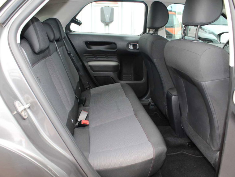 Vehicle Image 6