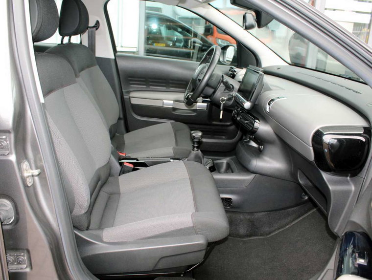 Vehicle Image 8