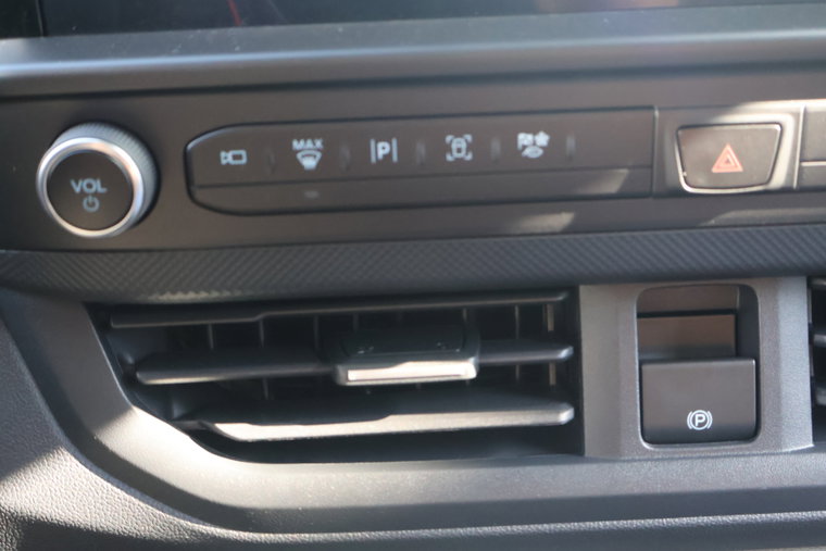 Vehicle Image 26