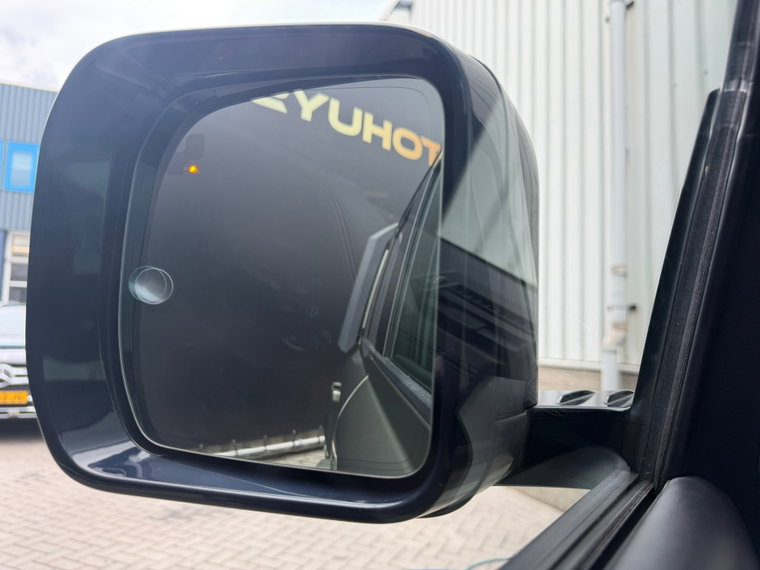 Vehicle Image 13