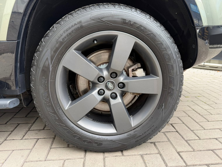 Vehicle Image 23