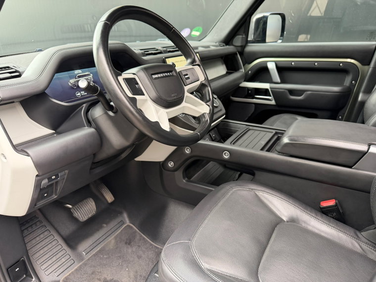 Vehicle Image 25