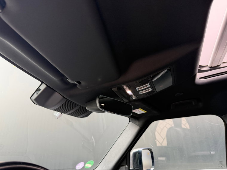 Vehicle Image 38